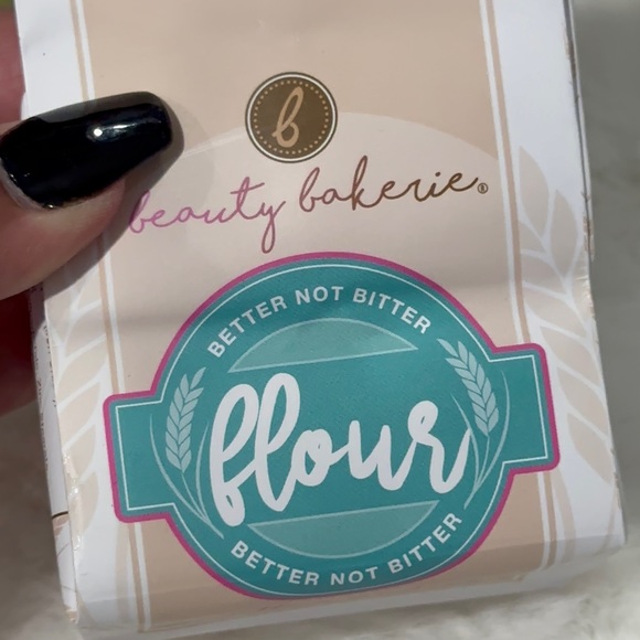 Flour Setting Powder
Beauty Bakerie/ Color: Oat Flour (Translucent) - Picture 7 of 8